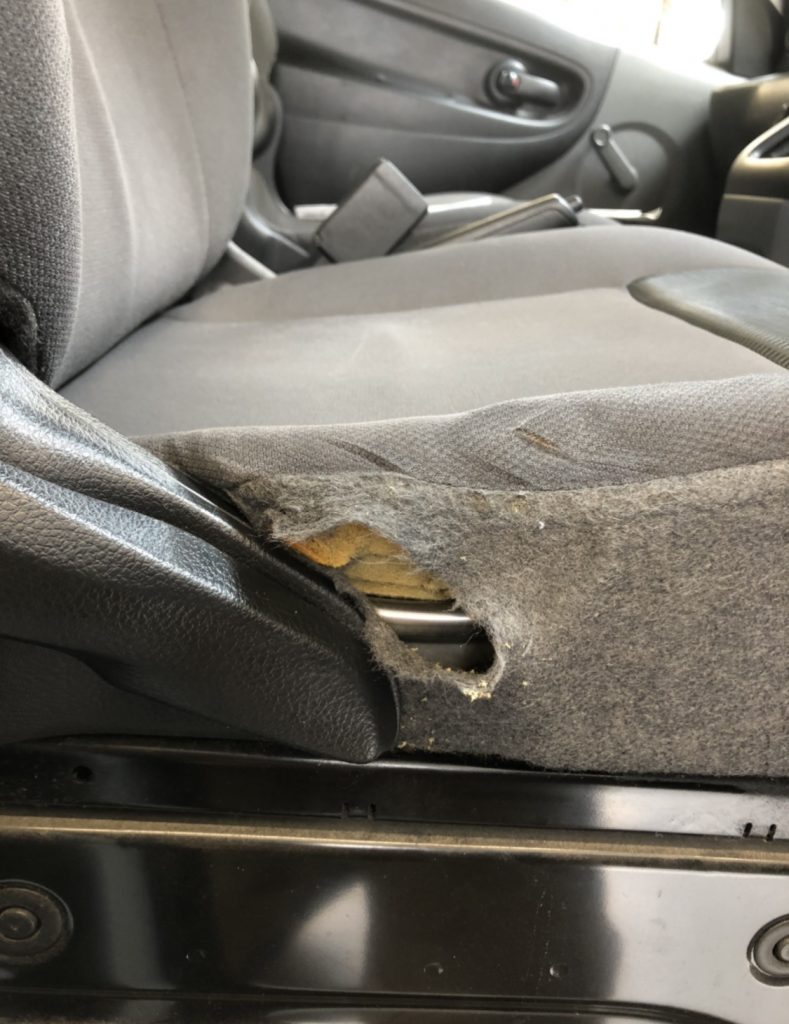 車のシート破れ補修 修理 アルミホイール修理塗装 自動車内装修理修復