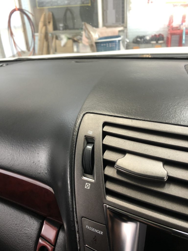 ダッシュボードの割れ ダッシュボードの補修 アルミホイール修理塗装 自動車内装修理修復